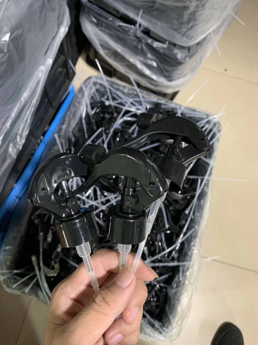 Vòi chuột đen - Nhựa Feliz Plastic - Công Ty TNHH Feliz Plastic Việt Nam